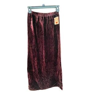 NWT Vintage Velvet Burgundy Sparkly Accent Patterned Skirt Women’s Small
